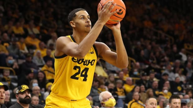 Jan 22, 2022; Iowa City, Iowa, USA; Iowa Hawkeyes forward Kris Murray (24) looks to shoot against the Penn State Nittany Lions at Carver-Hawkeye Arena. The Hakweyes won 68 to 51. Mandatory Credit: Reese Strickland-USA TODAY Sports


